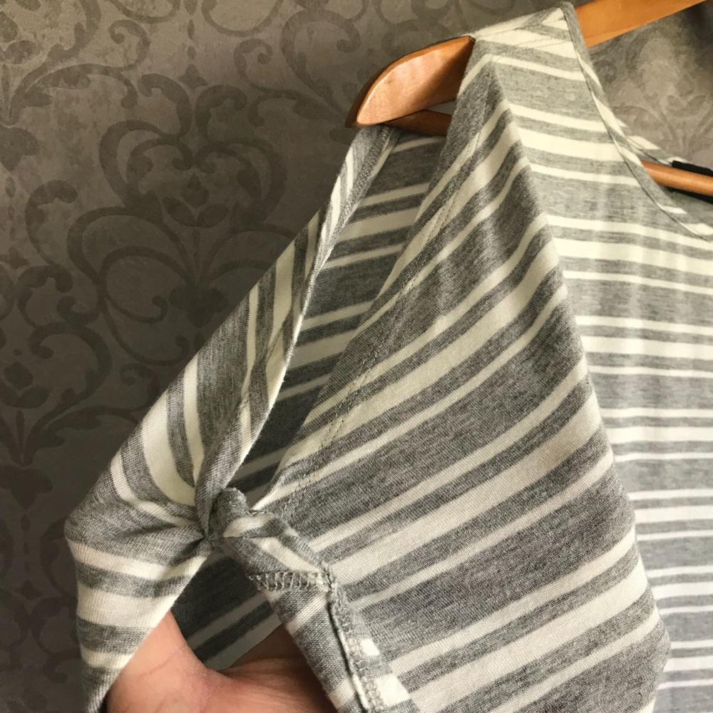 Women’s Casual top, grey & white stripes Size XL